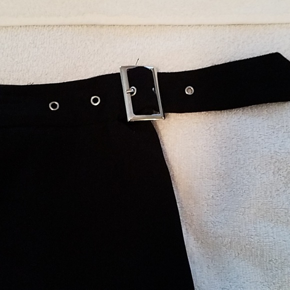 Classy Black Skirt - Picture 3 of 3